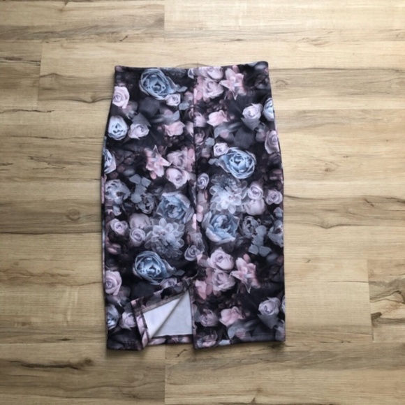 Smart Set Floral Pencil Skirt - Pink and Black - Picture 5 of 5